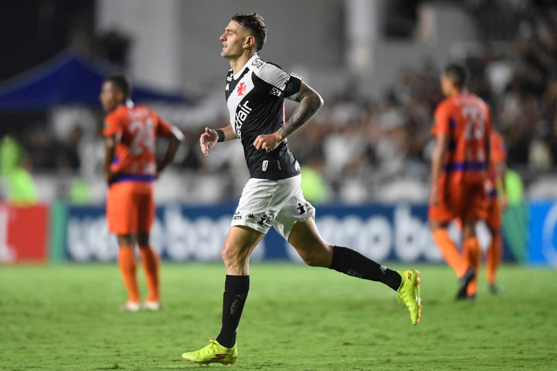 Vegetti decide para o Vasco contra o Puerto Cabello na Sul-Americana