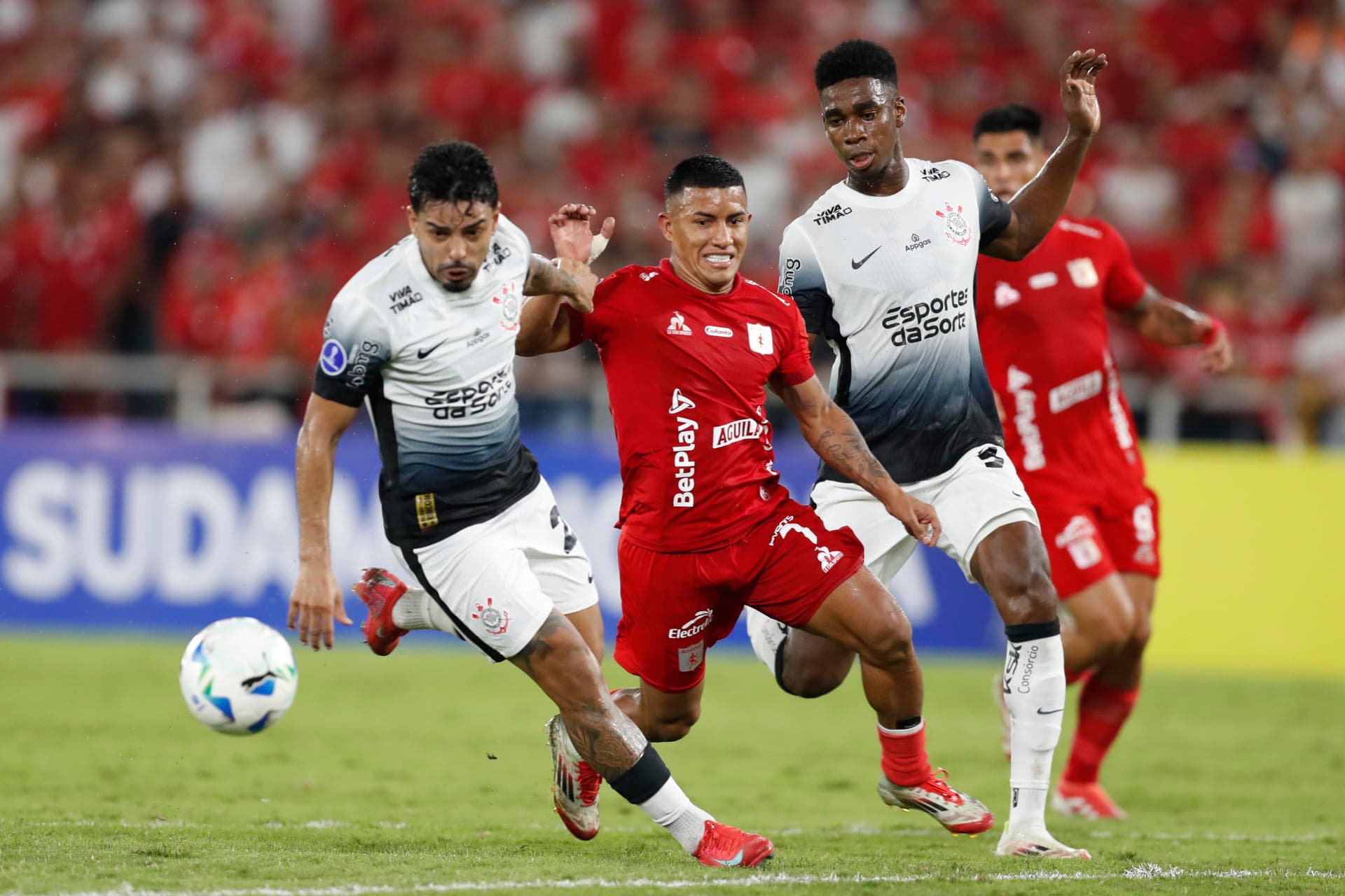 Corinthians arranca empate contra América de Cali e se salva na Sul-Americana