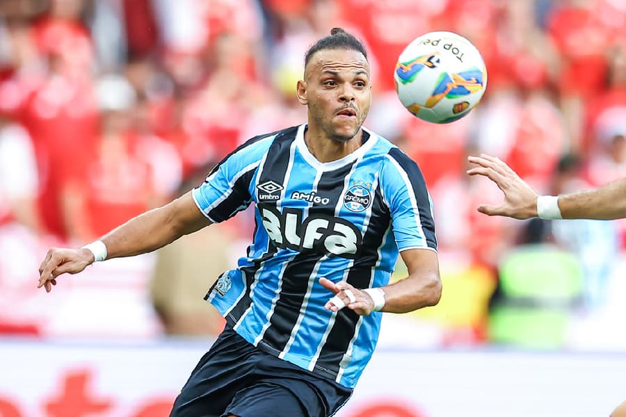 Braithwaite mantém fé no Grêmio: ‘Vamos em busca do título’