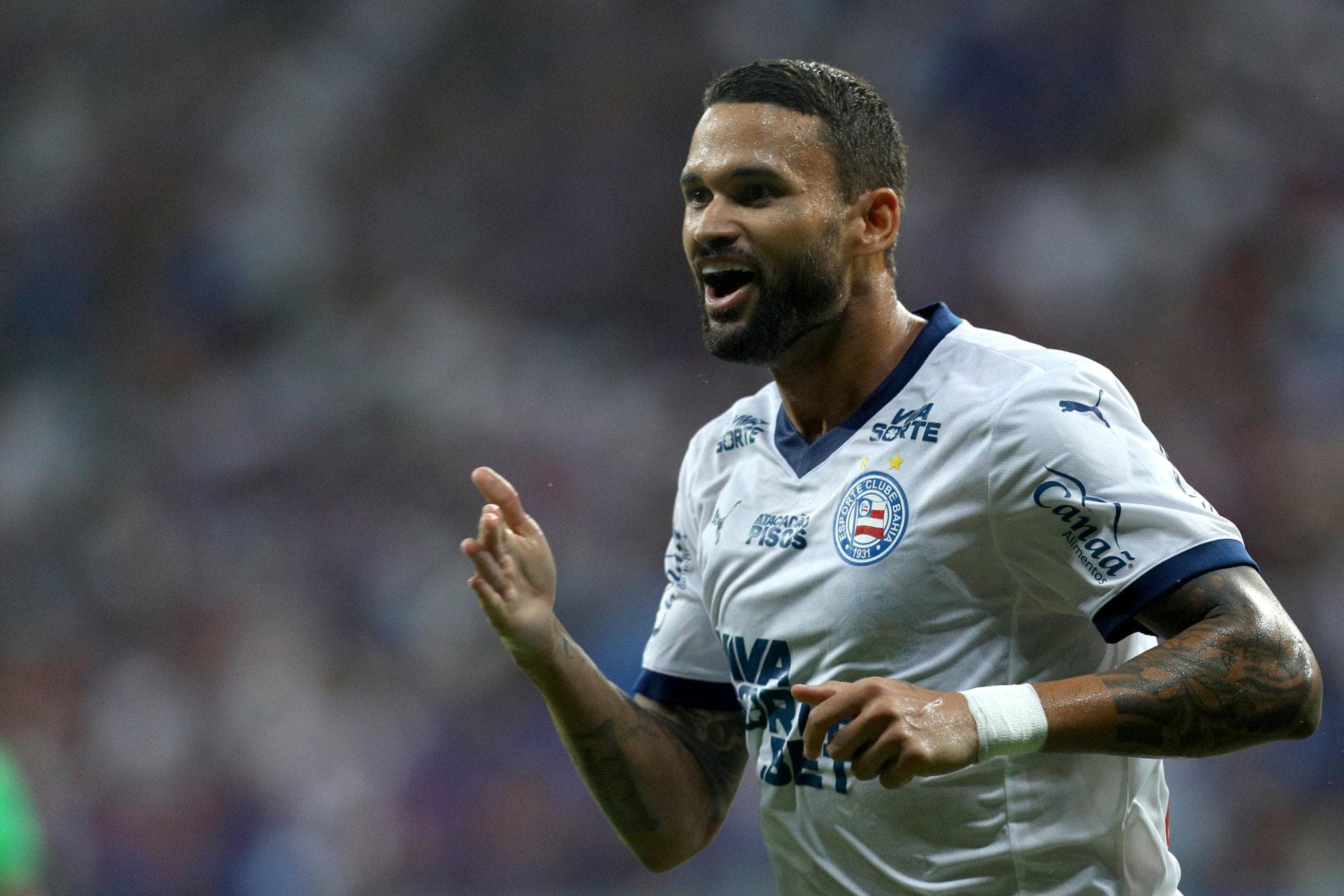 Bahia vence Atlético Nacional e assume liderança do grupo da morte