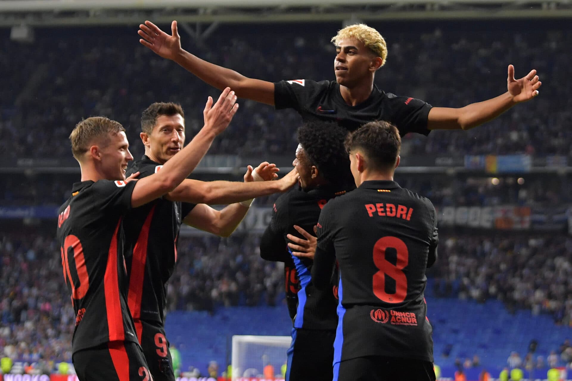 Yamal decide, e Barcelona é campeão espanhol em clássico catalão