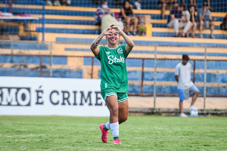 Kamile Loirão: camisa 9 do Juventude já fez gol do meio de campo