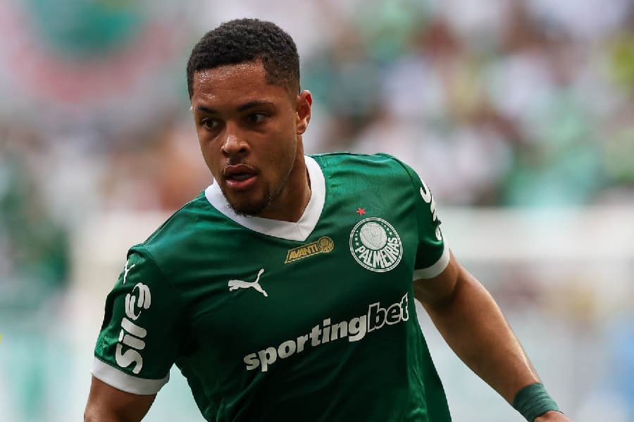 Vitor Roque desencanta, e Palmeiras bate o Vasco para assumir liderança