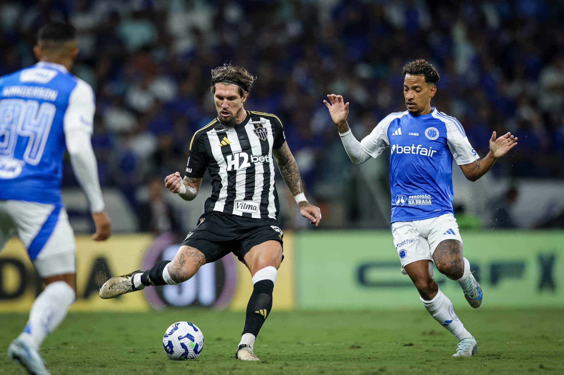 Cruzeiro e Atlético empatam em clássico morno