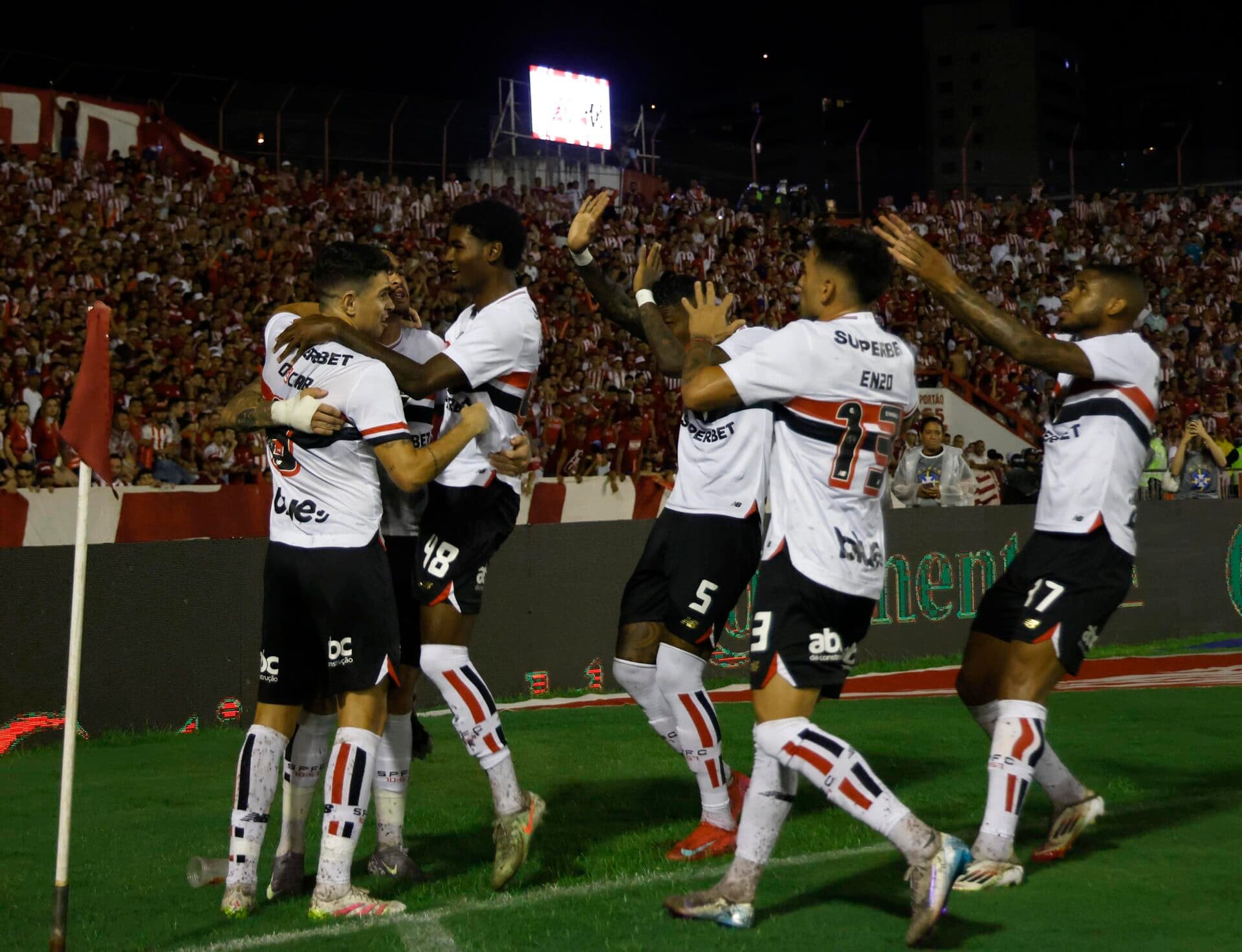 São Paulo repete vitória contra o Náutico e vai às oitavas