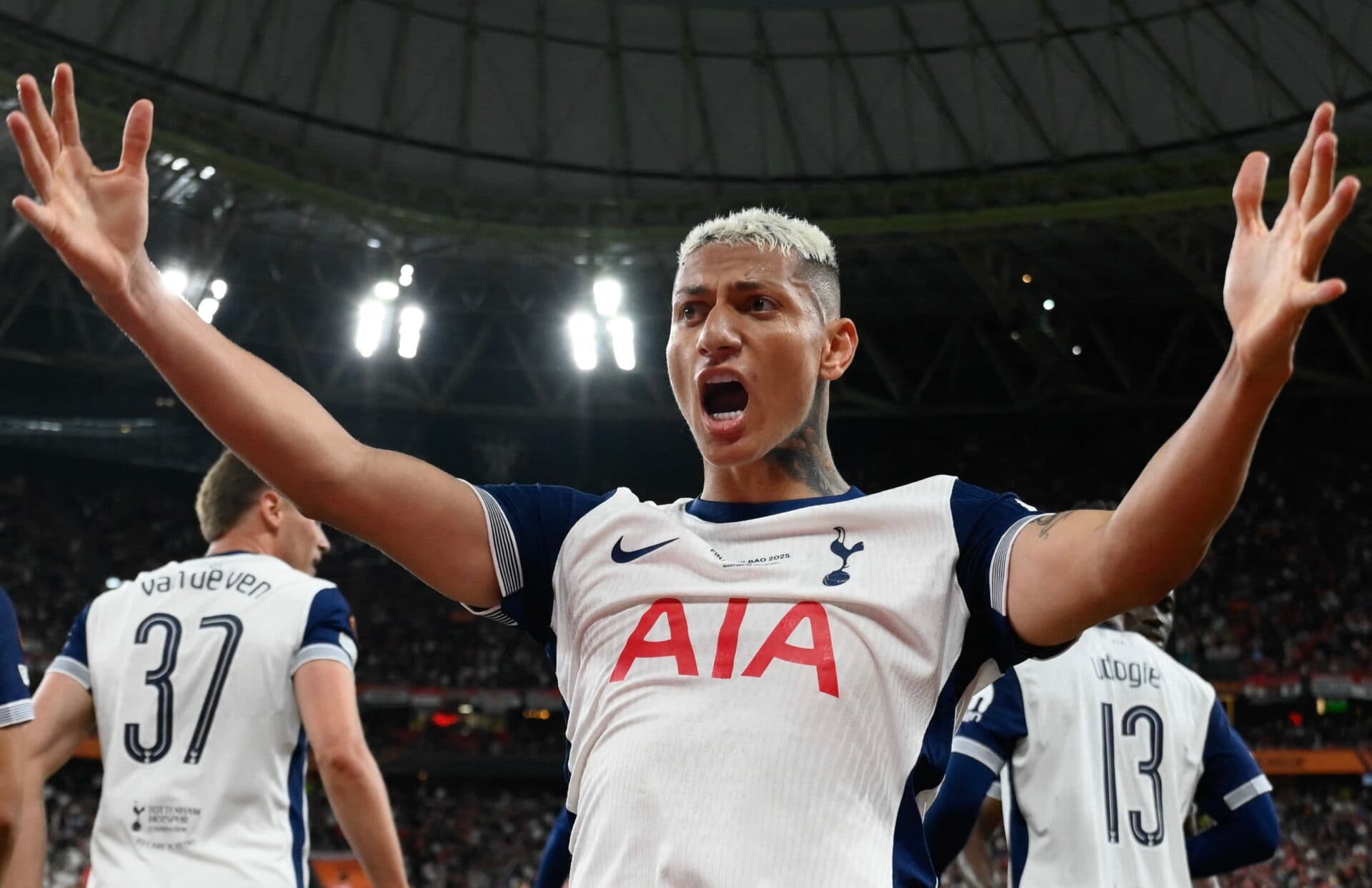 Tottenham vence United, encerra jejum e é campeão da Liga Europa