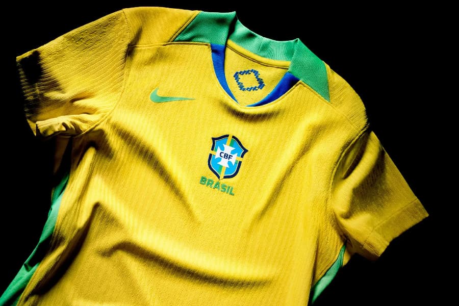 Seleção tem voltas de Marta e Debinha e camisa nova em amistosos