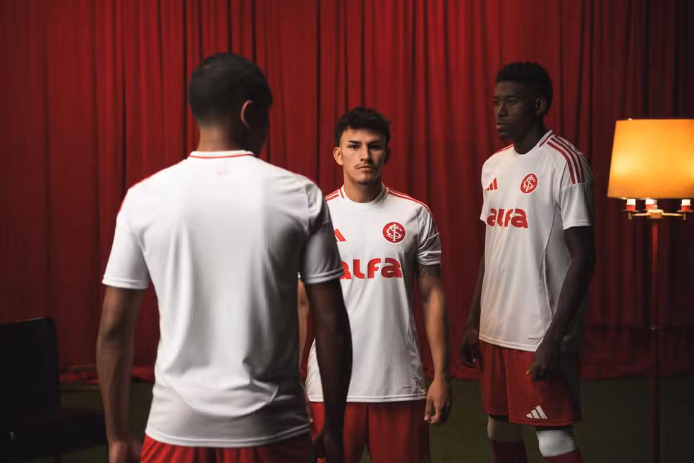 Inter lança camisa em homenagem aos 50 anos do 1º título brasileiro