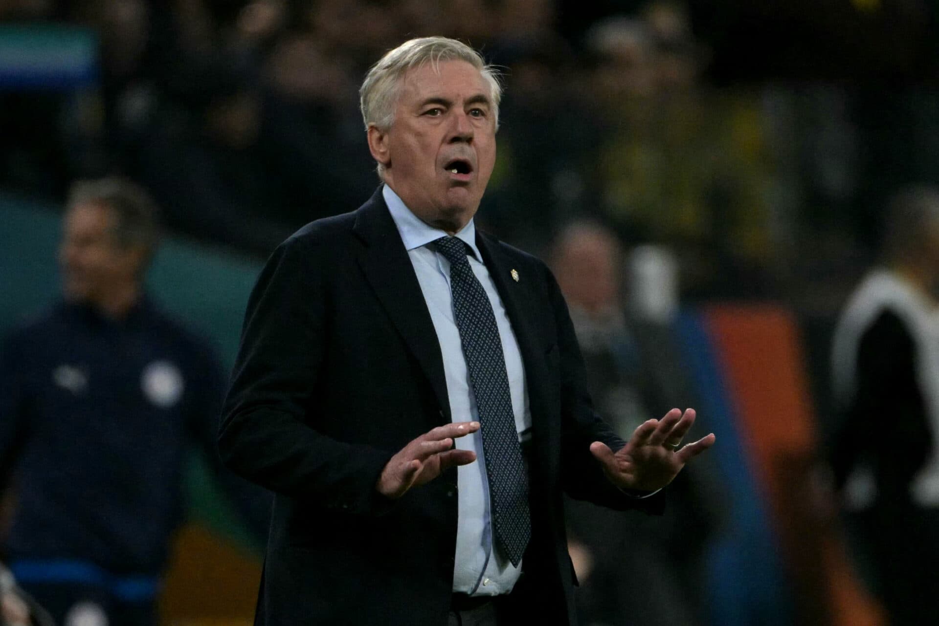 Grito, histórias e promessa de português: como foi a ‘resenha’ de Ancelotti