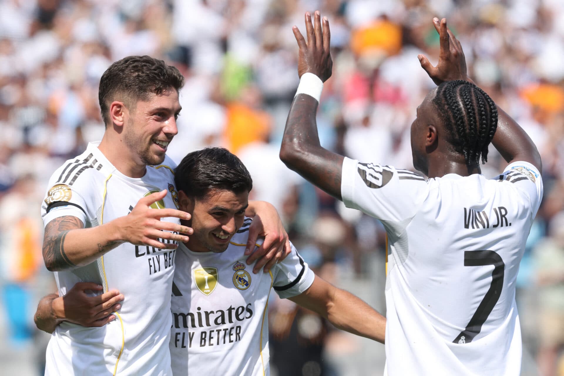 Real Madrid supera expulsão e vence Pachuca em 1º triunfo no Mundial