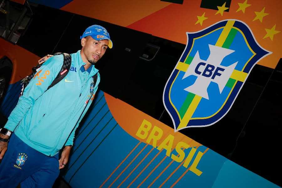 De volta, Raphinha impõe ‘quebra-cabeças’ a Ancelotti; entenda os cenários