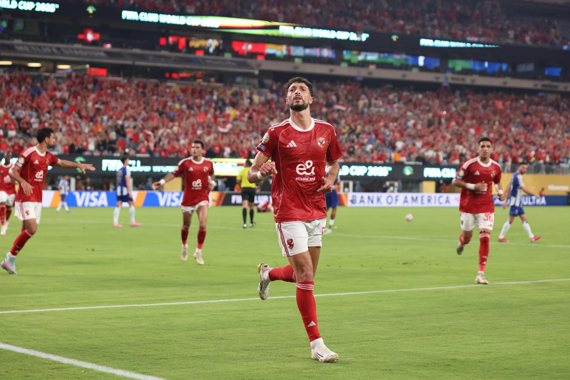 Al-Ahly e Porto empatam em jogo eletrizante, mas ambos são eliminados