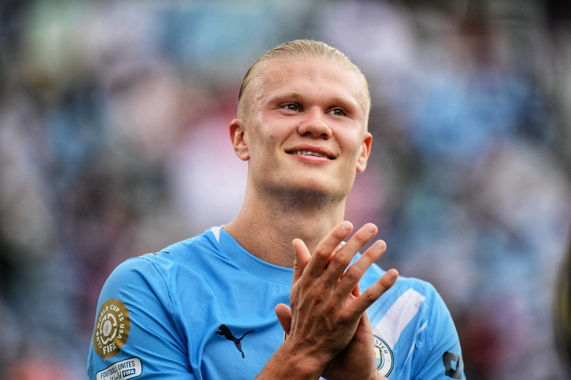 Haaland marca em goleada do City e chega a 300 gols na carreira