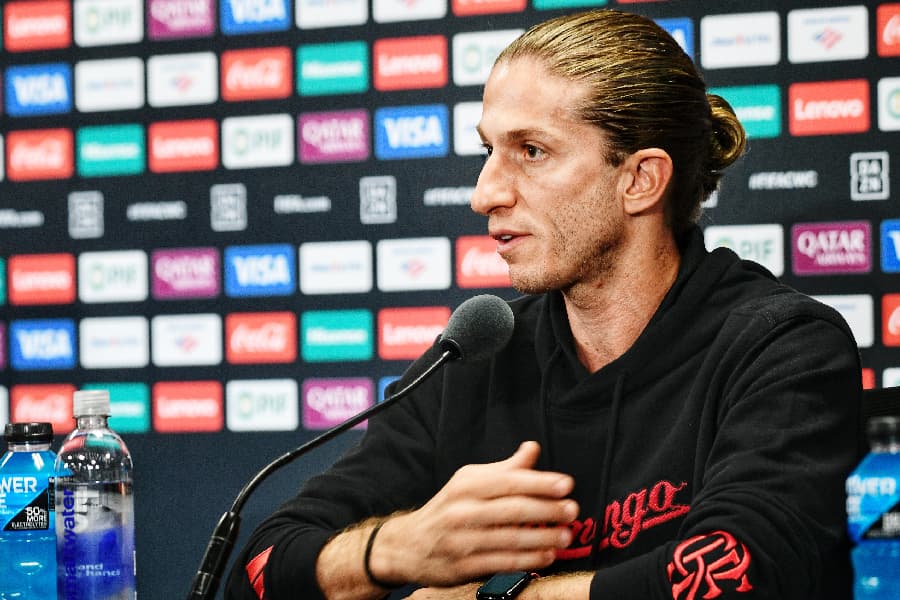 Filipe Luís quer Flamengo taticamente perfeito para bater Bayern