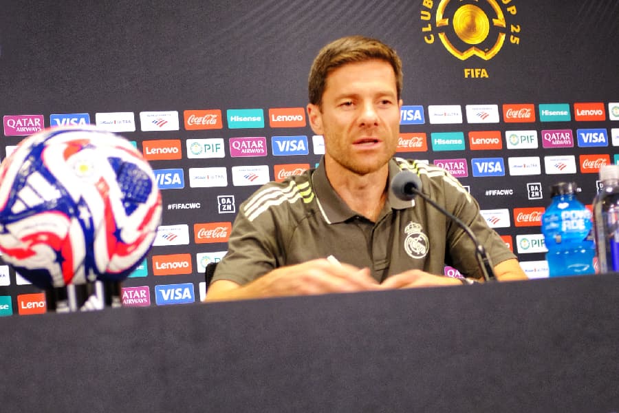 Xabi Alonso diz que demorou 10 segundos para se encantar com Vinicius Jr