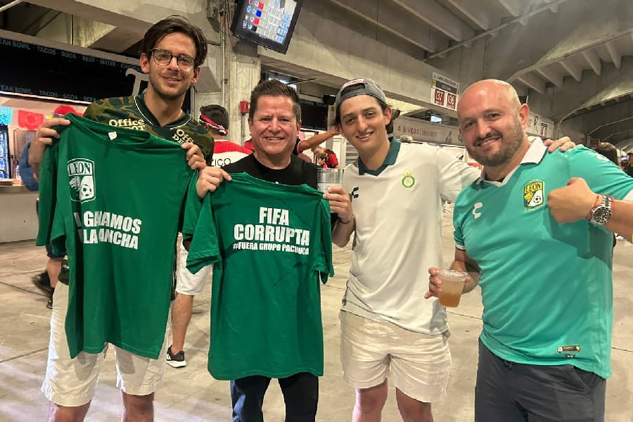 Torcedores do León vão a LAFC x Flamengo e protestam contra ‘Fifa corrupta’