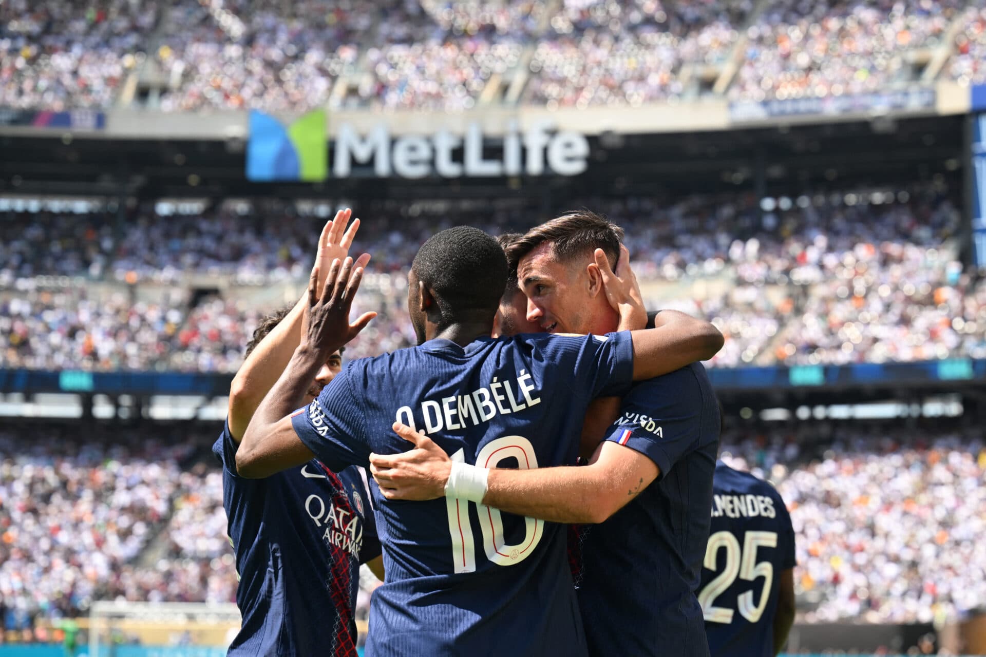 Jornal francês elege favorito a Bola de Ouro; PSG domina top 10