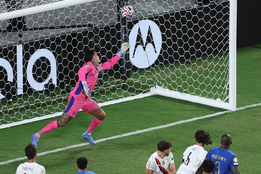 Ederson Out: torcida do City protesta contra o goleiro brasileiro