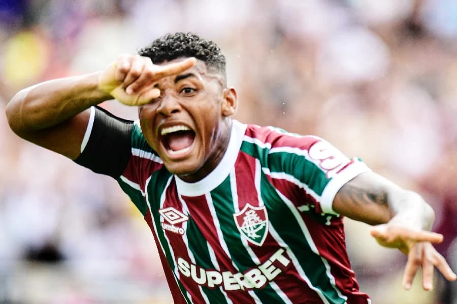 Hércules mostra heroísmo na terra da Disney e classifica Fluminense