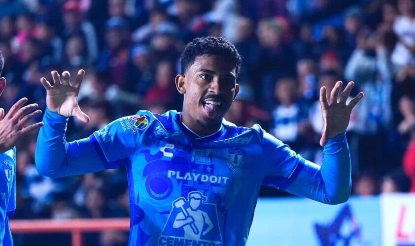 Como foi a passagem de John Kennedy pelo Pachuca