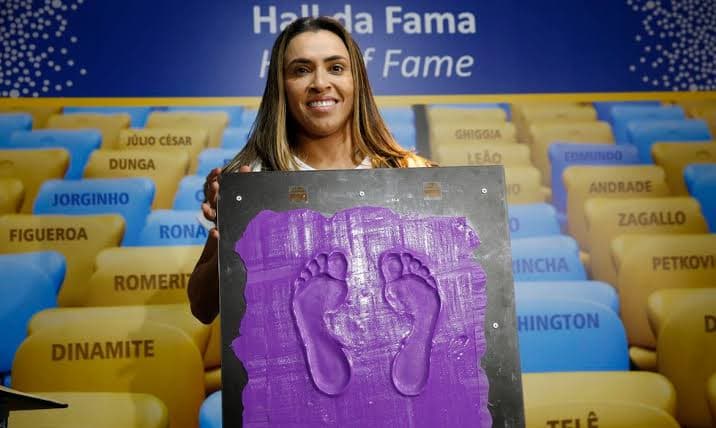 Quem tem o pé na Calçada da Fama do Maracanã