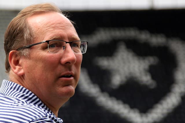 John Textor faz oferta de quase R$ 3 bilhões para comprar o Wolverhampton