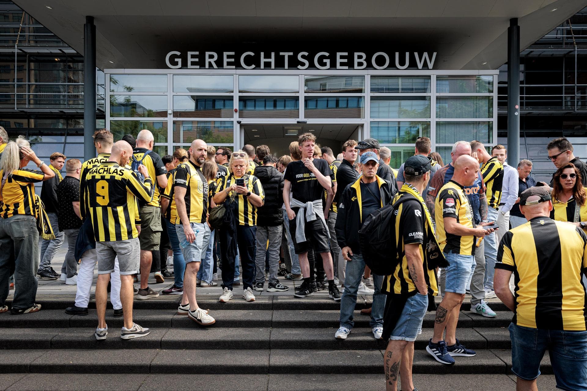 Vitesse: torcida se une, mas não evita extinção de clube holandês