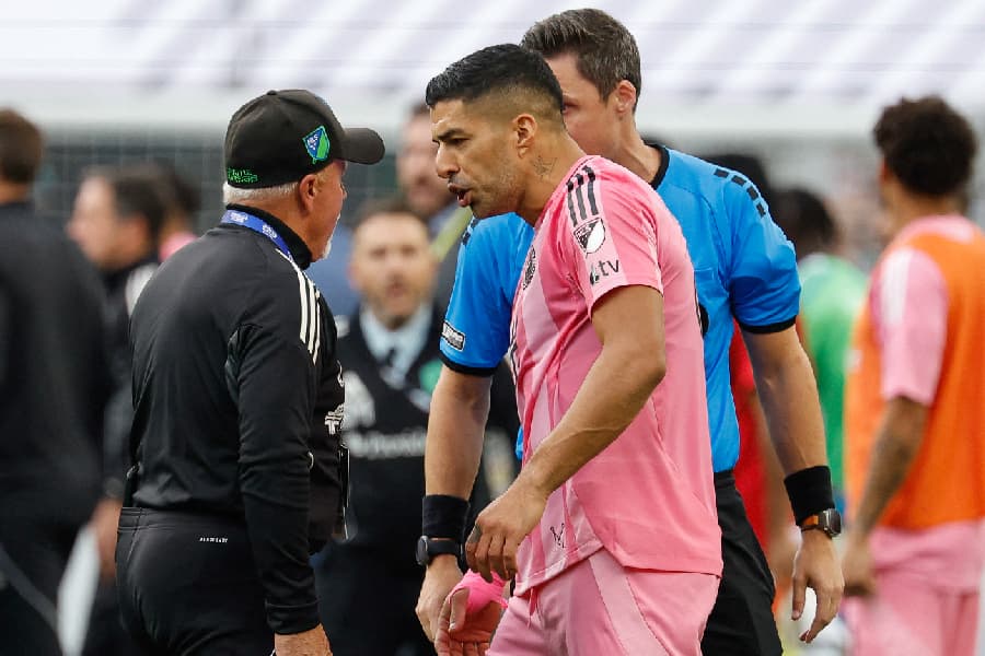 Suárez suspenso: como atacante explicou ataques de fúria à PLACAR