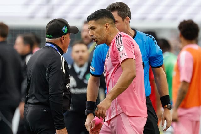Suárez suspenso: como atacante explicou ataques de fúria à PLACAR