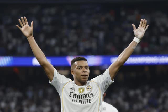 Mbappé decide, e Real vira em estreia na Champions