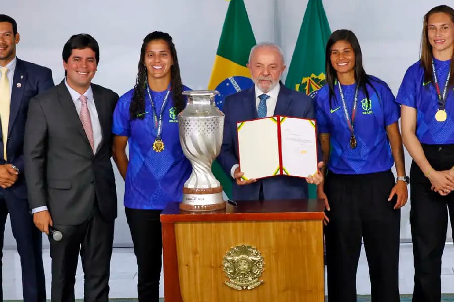 Projeto de lei prevê incentivo ao futebol feminino