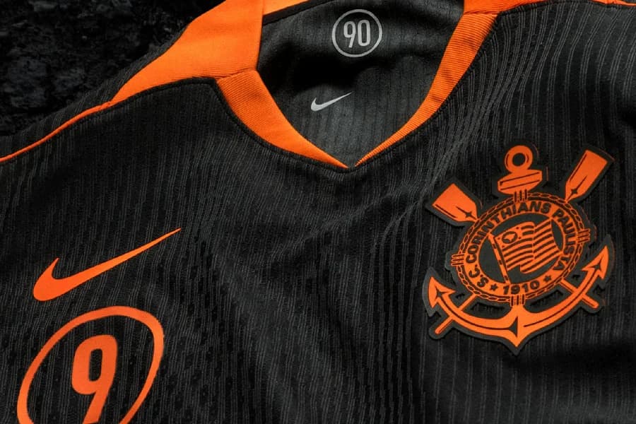 Corinthians teve que trocar uniforme por desvios, diz auditoria