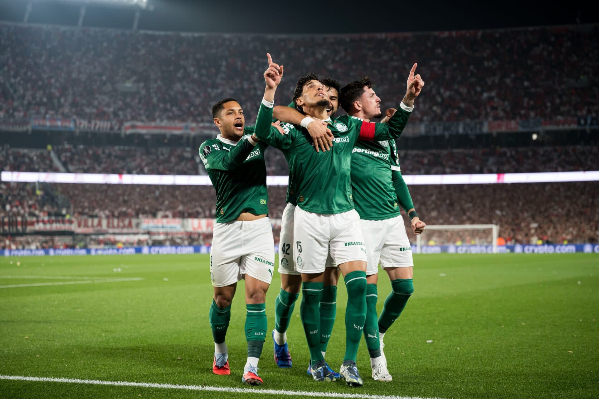 Palmeiras vence River na Argentina e abre vantagem nas quartas