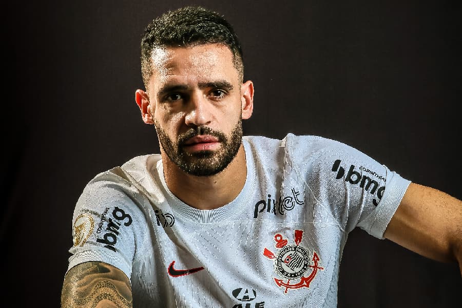 Renato Augusto anuncia aposentadoria e mira novos rumos