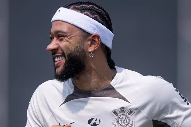 Corinthians chega a acordo para pagar R$ 17 milhões a Memphis Depay