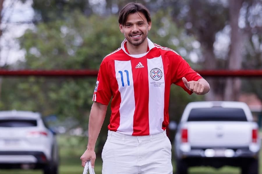 Com Paraguai perto da Copa, Romero recorre à superstição