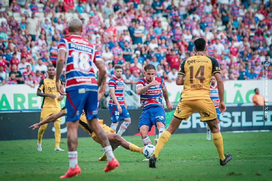 Fortaleza sofre, mas vence Sport em duelo direto contra o rebaixamento
