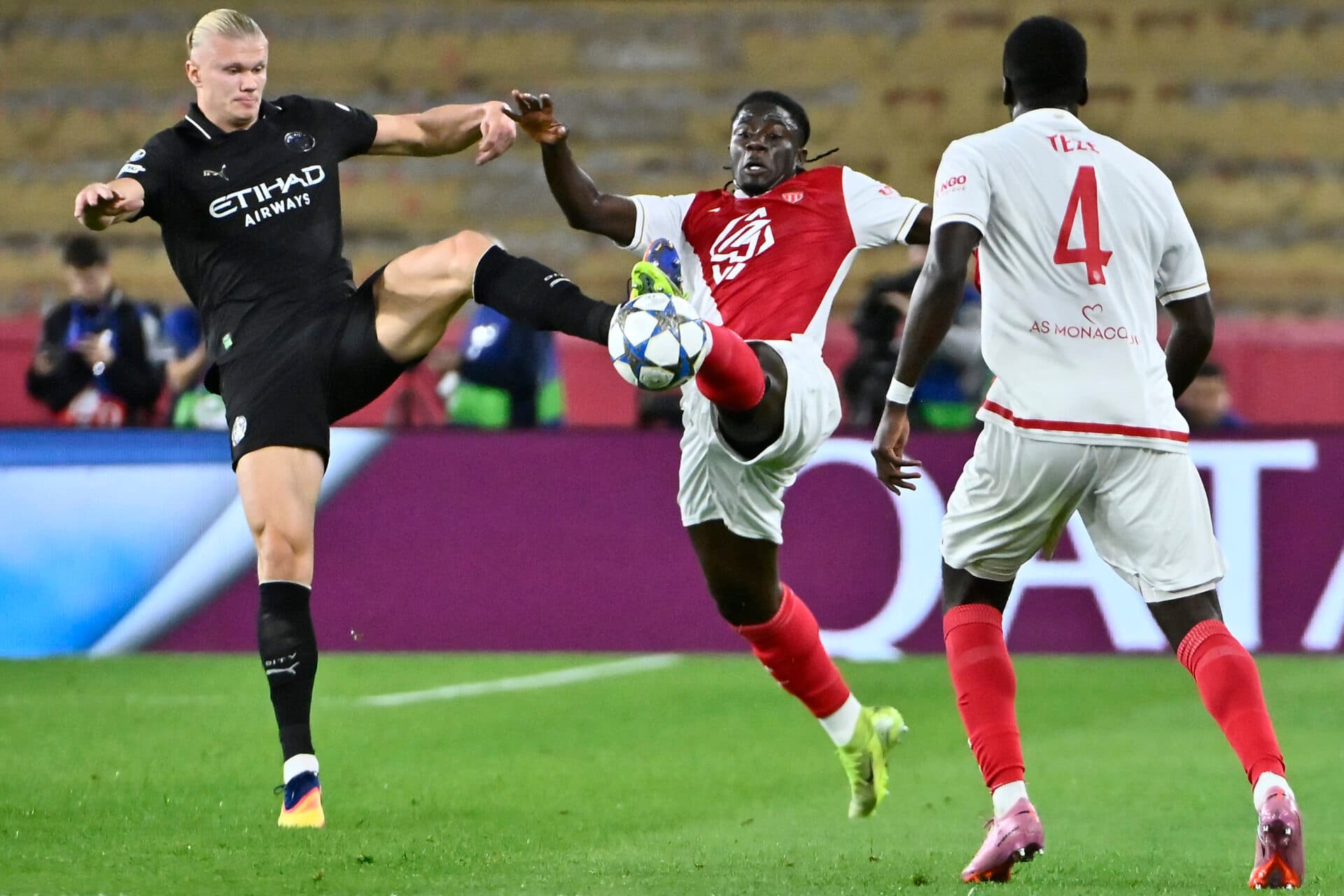 City vacila e Monaco arranca empate no fim pela Champions