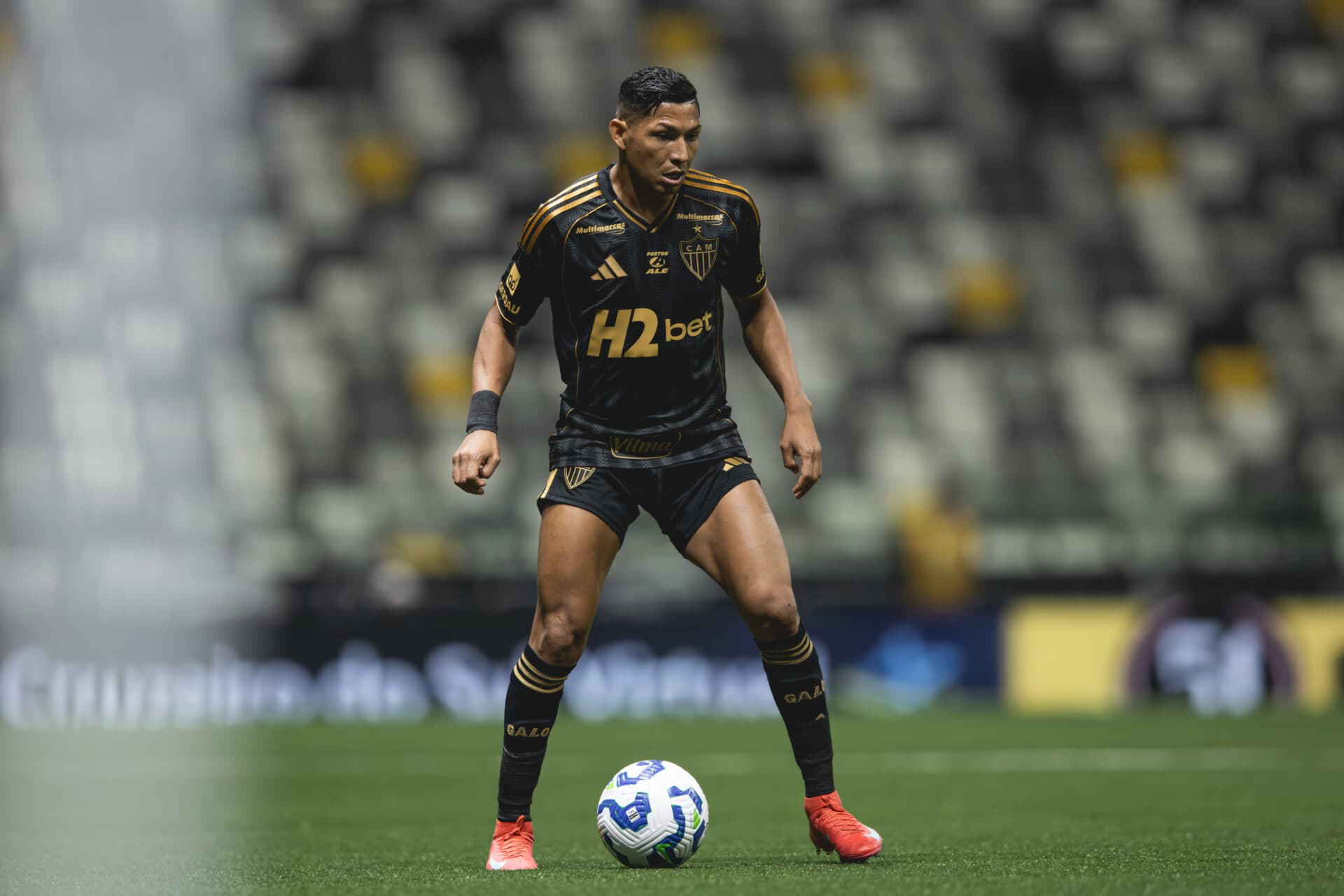 Atlético-MG soma dificuldades e segue no Z-4 em returno do Brasileirão