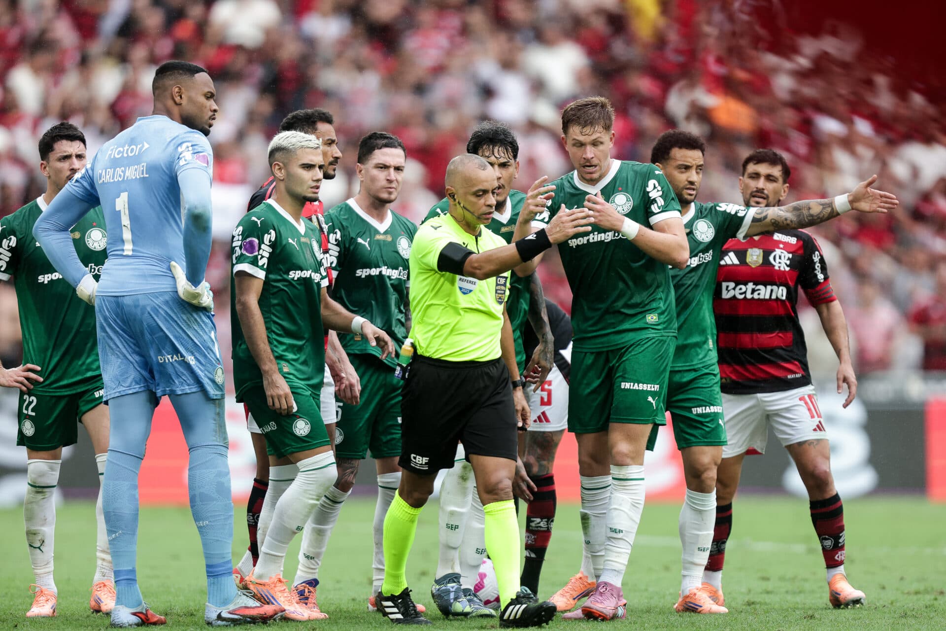 Quais times são as maiores vítimas da arbitragem no Brasileirão?