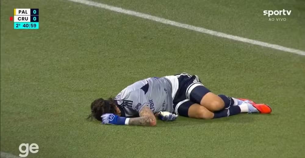 Árbitro relata garrafada em Cássio, e Palmeiras pode perder até 10 mandos