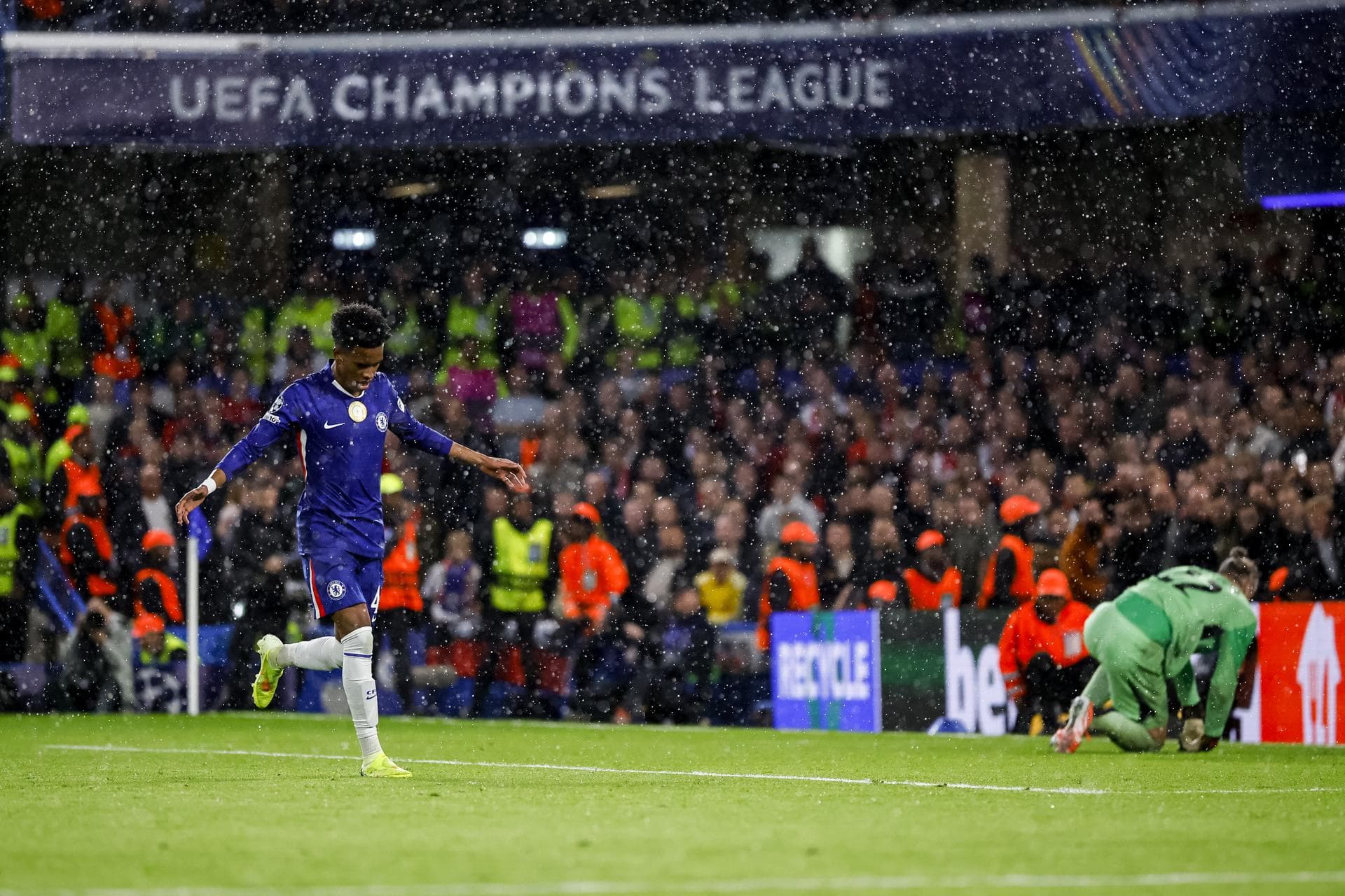 Estêvão bate novo recorde pelo Chelsea na Liga dos Campeões