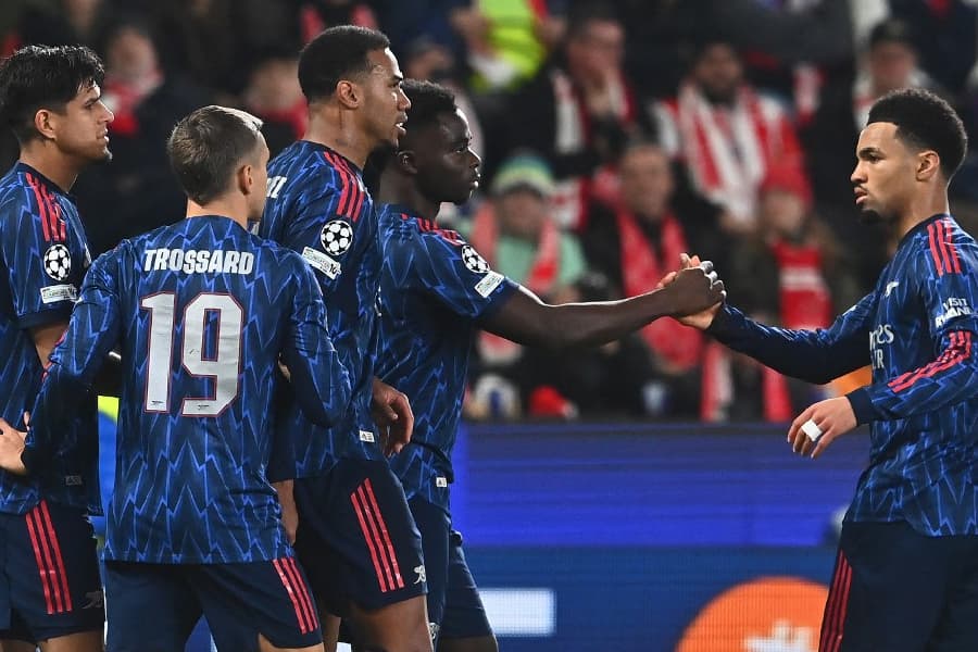 Arsenal vence Slavia Praga e segue 100% na Champions League