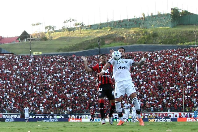 Vitória vence Mirassol, bate recorde de público e respira fora do Z4