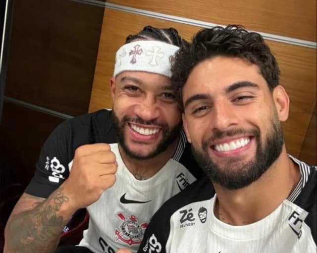 Yuri e Depay decidem, Corinthians bate São Paulo