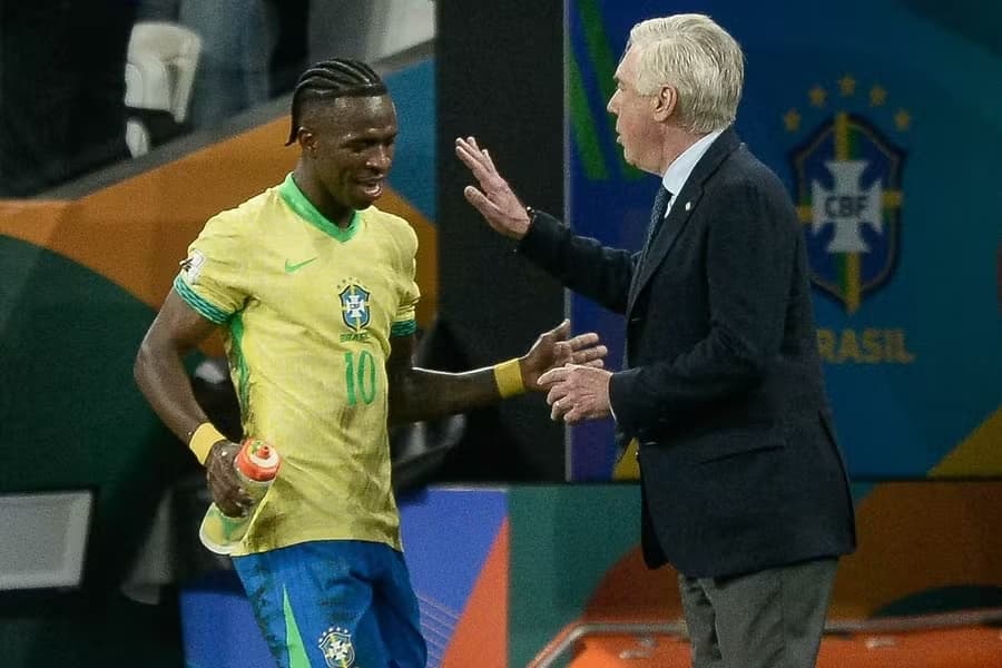 Ancelotti abafa polêmica de Vini Jr: ‘Não sou pai dele e nem irmão’