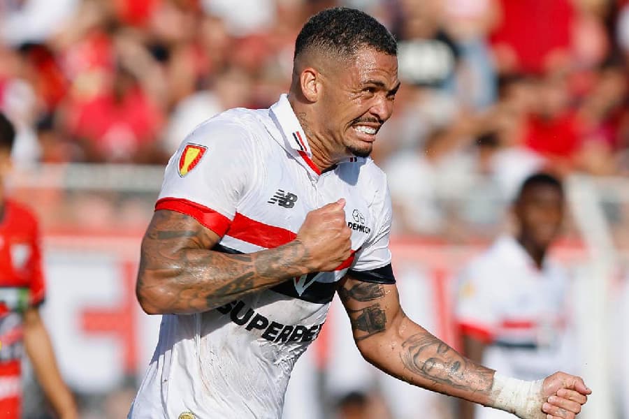 São Paulo flerta com eliminação e se classifica no Paulistão com pênalti nos acréscimos