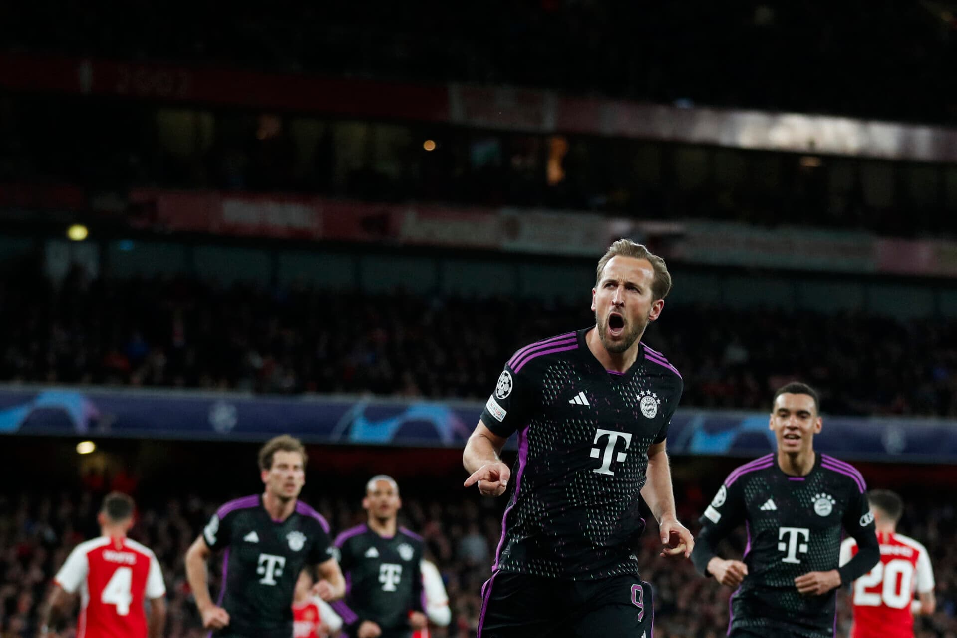 Arsenal e Bayern empatam em jogo eletrizante e adiam decisão por vaga