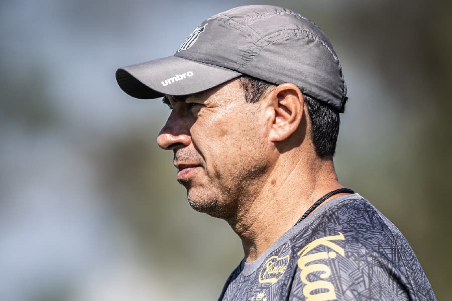 Carille diz que não trocará Santos pelo Vasco: ‘Possibilidade descartada’