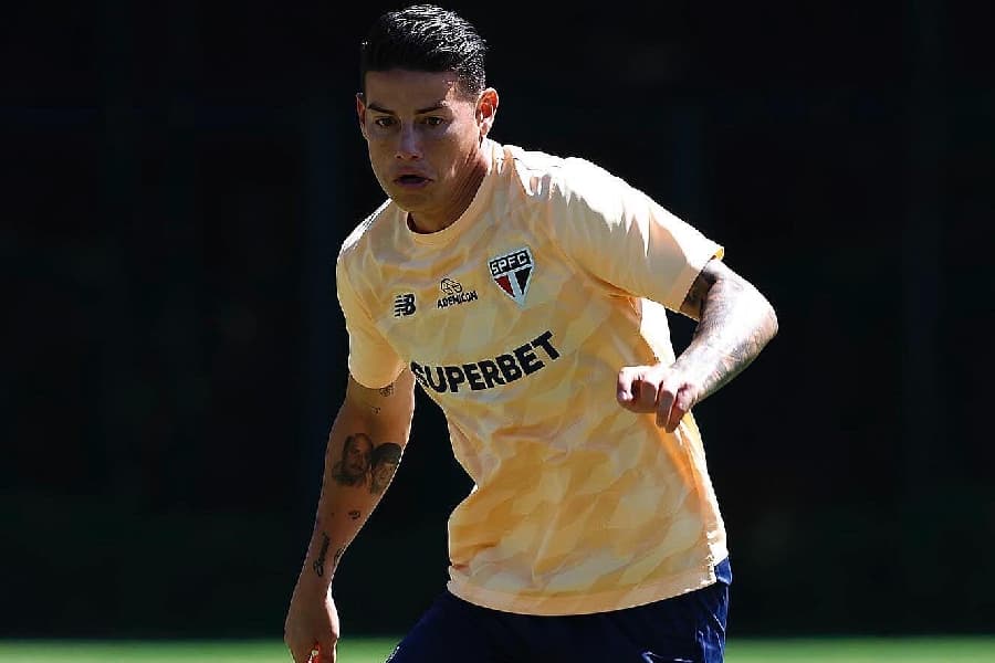 Casares ‘congela’ ofertas por James na Copa América